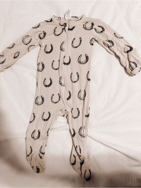 Kate Quinn bamboo footie horses shoe
